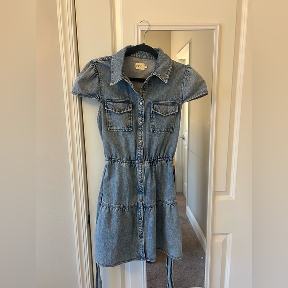 ALICE + OLIVIA Miranda belted tiered denim mini dress 
Size: 8 - Picture 8 of 14